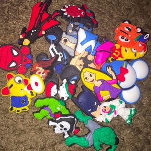 18 piece of croc accessories